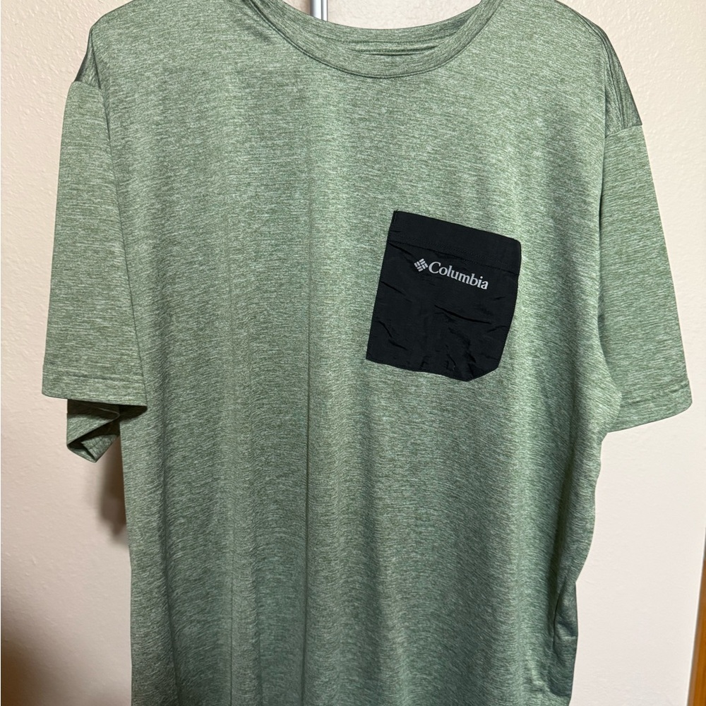Columbia Men's Heather Green Tee with Black Pocket‎
